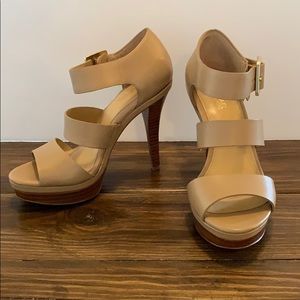 ✨NEVER WORN✨ Michael Kors Heel